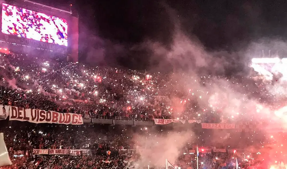 Hinchas ‘millonarios’ tuvieron majestuoso recibimiento para River Plate previo al partido contra Boca Juniors por la ida de las semifinales de la Copa Libertadores 2019 en el estadio ‘Monumental de Núñez’. FOTO: ESPN