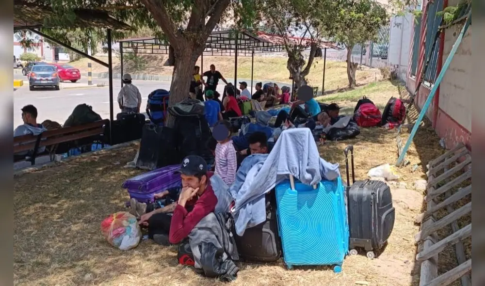 Tacna. extranjeros tienen que dormir en la calle por falta de pasajes. Foto Liz Ferrer URPI LR