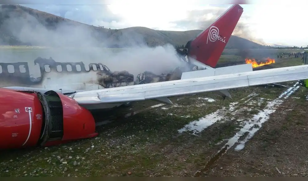 Avión con 141 pasajeros se despista e incendia en aeropuerto de Jauja Avión con 141 pasajeros se despista e incendia en aeropuerto de Jauja