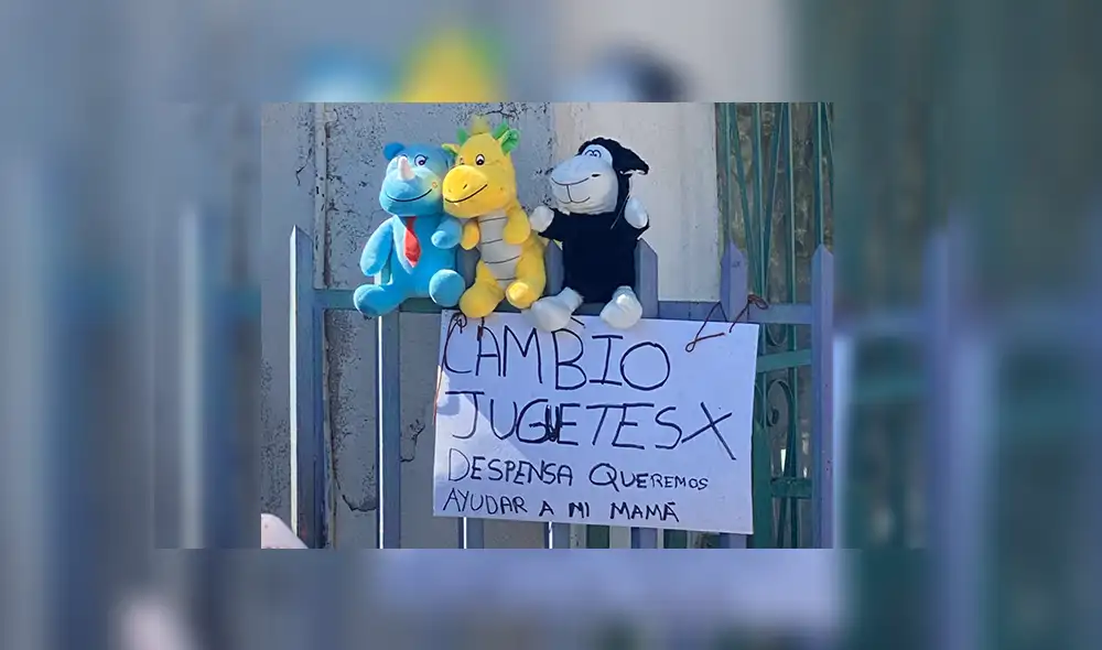Niño de Tijuana intercambia sus juguetes por una despensa para su mamá. Foto: Alexandra Mendoza.