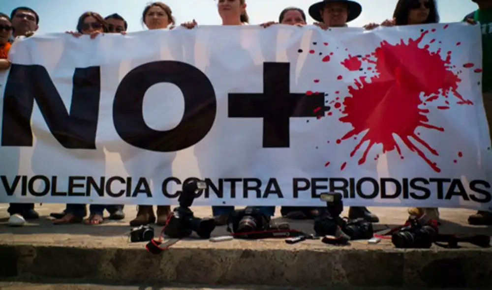 Imagen de una protesta en México para rechazar la violencia contra los profesionales de la comunicación. Foto: Desinformémonos