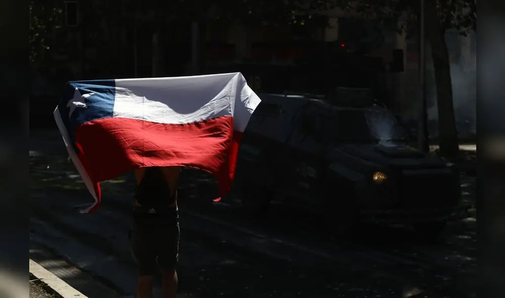 El estallido social altera la rutina de los chilenos. Foto: Jorge Cerdan.
