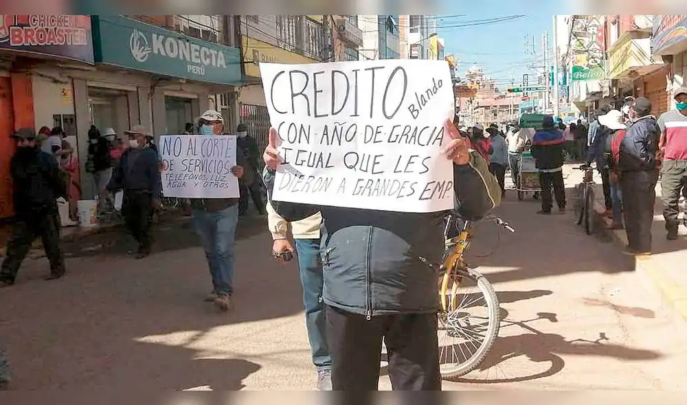 temor. Comerciantes de Juliaca salieron ayer a las calles exigiendo congelamiento de deudas. Temen embargos de sus casas. temor. Comerciantes de Juliaca salieron ayer a las calles exigiendo congelamiento de deudas. Temen embargos de sus casas.