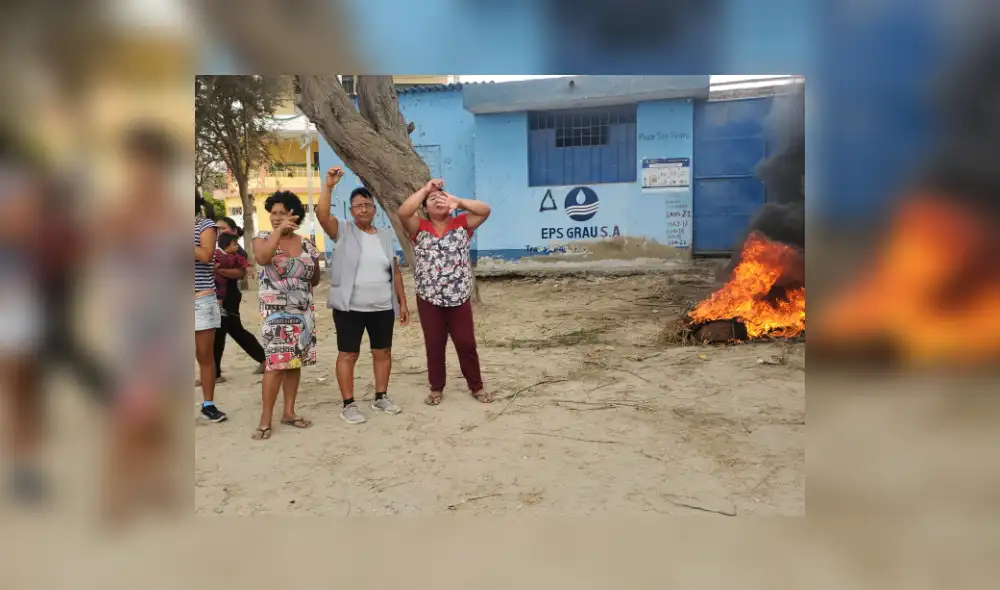 Los pobladores cuestionaron la labor de la EPS Grau y temen que los niños se enfermen por la falta de agua. Foto: Grover Lozada/ URPI_LR