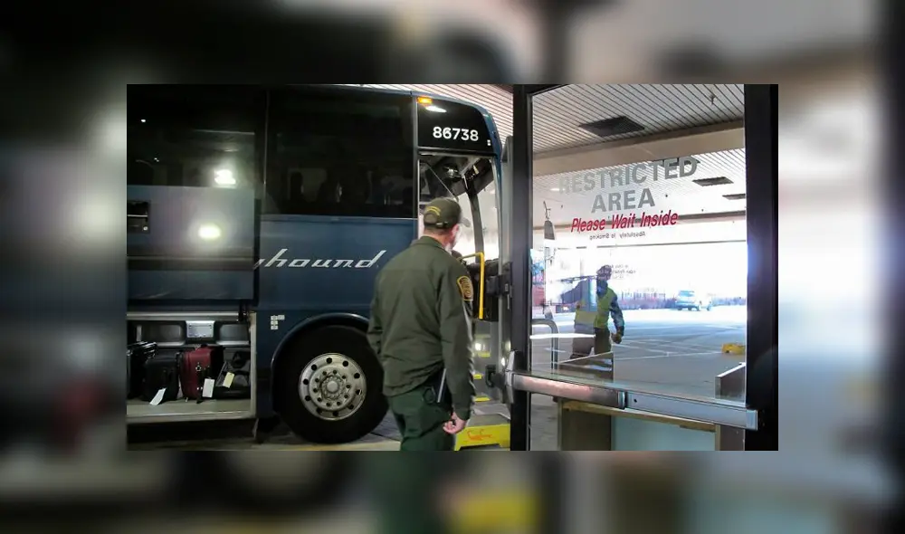 El hombre tenía documentos que los identificaban como ciudadano estadounidense, pero al hacerle algunas preguntas no logró formar una oración en inglés. El hecho sucedió en Estados Unidos.