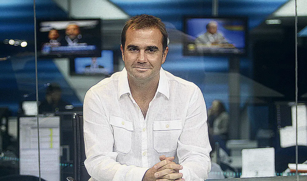 Presente. Raúl Tola estuvo allí por la Cátedra Vargas Llosa. Presente. Raúl Tola estuvo allí por la Cátedra Vargas Llosa.