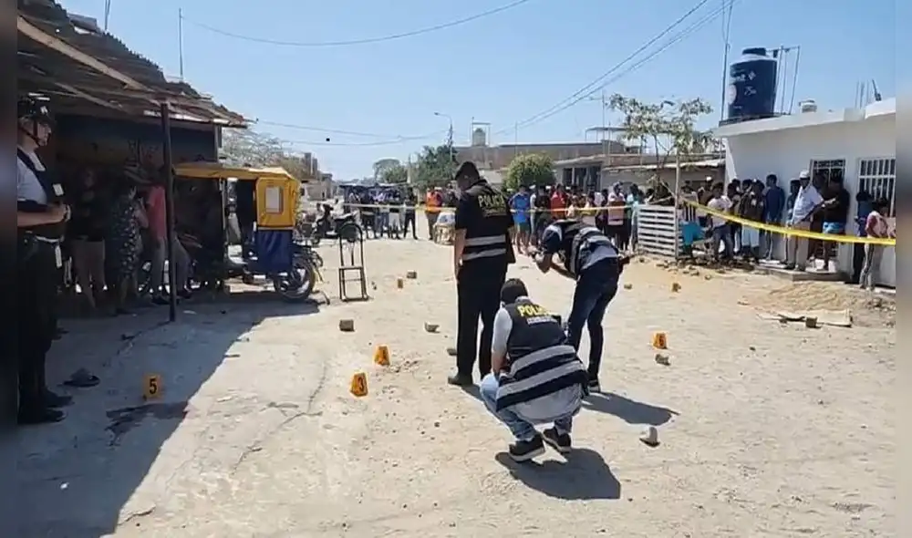 Agentes de criminalística investigan crimen en la provincia de Paita. Foto: Grover Lozada. Agentes de criminalística investigan crimen en la provincia de Paita. Foto: Grover Lozada.