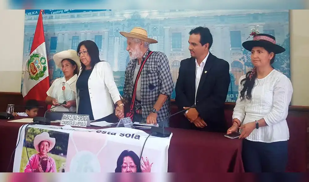 Máxima Acuña fue homenajeada en el Congreso por el FA