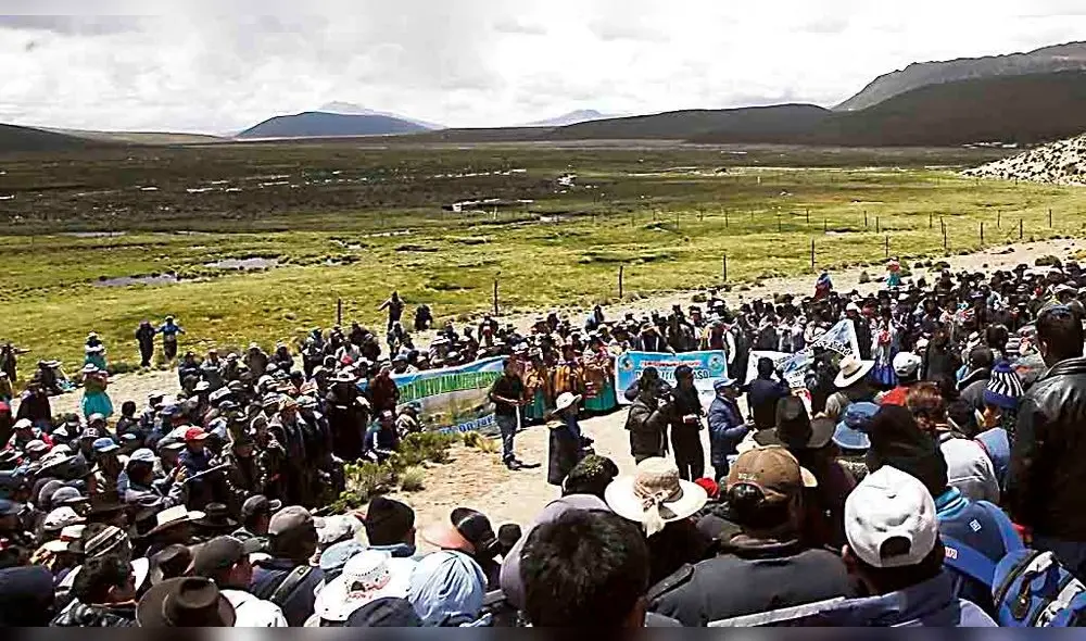 reunión. Autoridades y representantes de Puno y Tarata se reunieron en la zona donde se captará agua para Vilavilani. reunión. Autoridades y representantes de Puno y Tarata se reunieron en la zona donde se captará agua para Vilavilani.