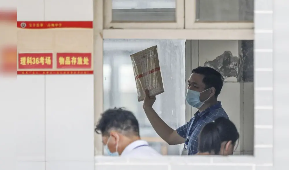 Su abuela, Yang Juqing, contó que la llamaron del colegio para que viniera a buscarla. Foto: AFP.