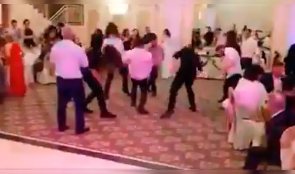 Facebook: Pareja metalera se casa y su boda sorprende a todos [VIDEO]