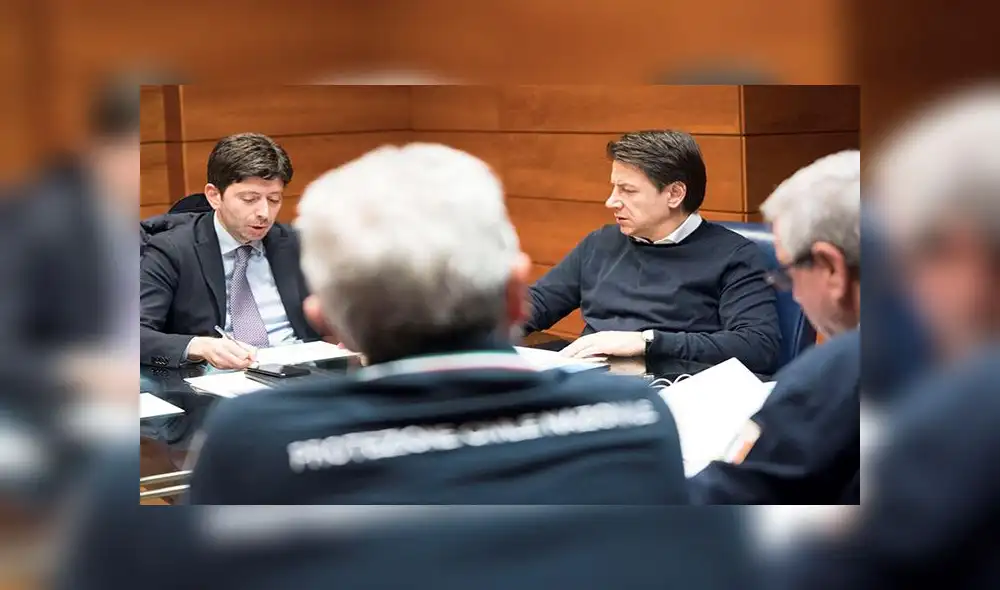 El primer ministro de Italia, Giuseppe Conte, ya ha encabezado varias reuniones para tratar la crisis del coronavirus. Foto: EFE