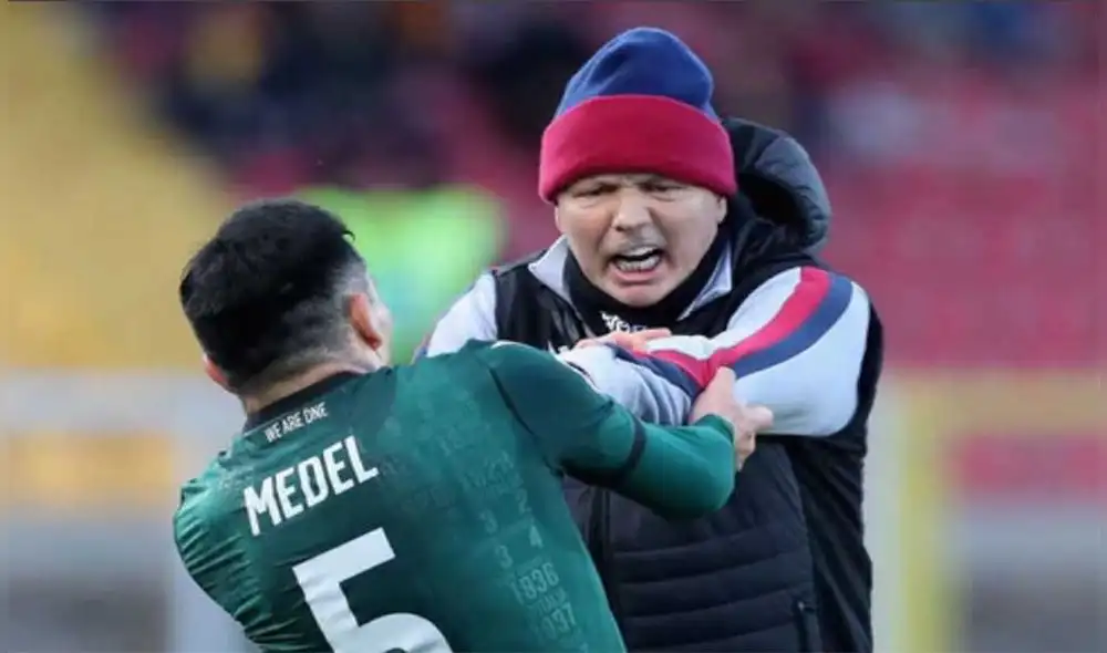 Gary Medel no se contuvo ni ante su propio DT. Gary Medel no se contuvo ni ante su propio DT.