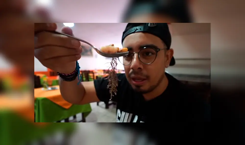El youtuber mexicano 'Guatsi', se animó a probar la comida que venden en las calles del Centro de Lima. Foto: captura El youtuber mexicano 'Guatsi', se animó a probar la comida que venden en las calles del Centro de Lima. Foto: captura