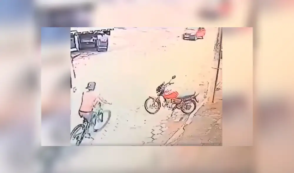 Facebook viral: Ciclista queda en ridículo tras querer 'vengarse' de moto mal estacionada [VIDEO]
