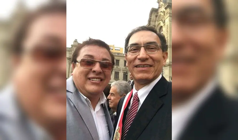 Richard Cisneros con Martín Vizcarra cuando juró como presidente.