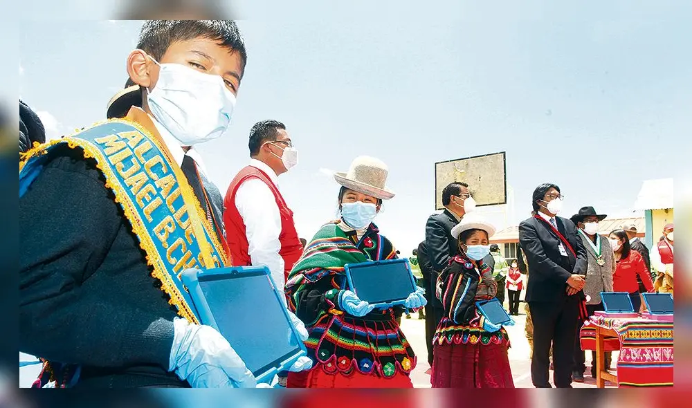 primer lote. Fue entregado a un colegio de Taraco-Puno. Aparatos les permitirá acceder a educación a distancia. primer lote. Fue entregado a un colegio de Taraco-Puno. Aparatos les permitirá acceder a educación a distancia.