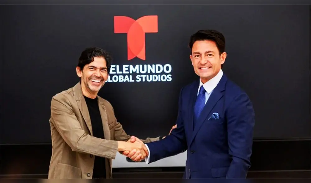 Fernando Colunga con el presidente de Telemundo Global Studios