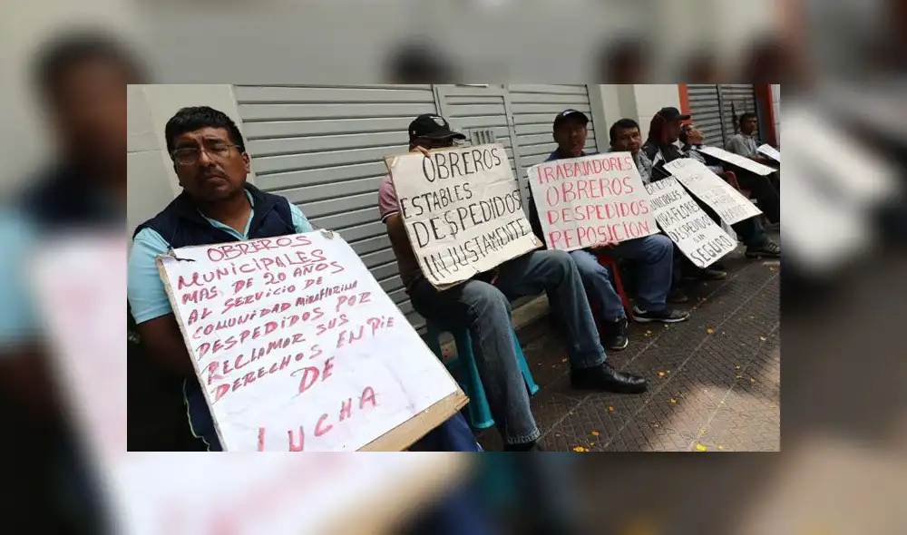 Exigencia. Extrabajadores de la municipalidad de Miraflores afirman que su despido fue injustificado, por lo que piden su reposición inmediata. (Foto: Jorge Cerdán / La República)