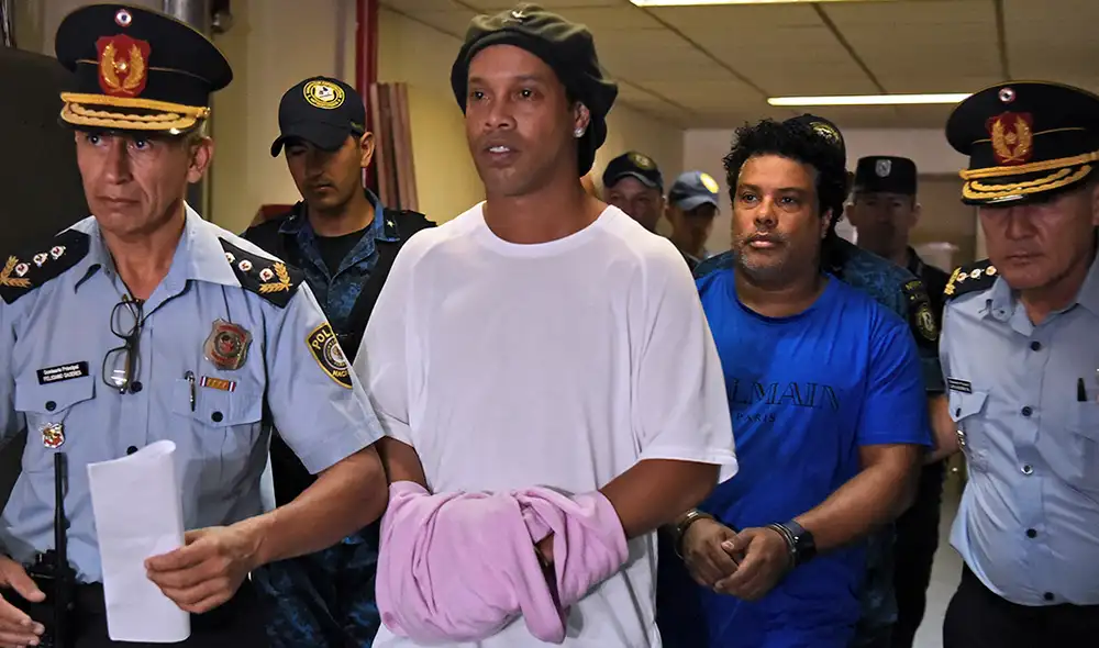 Ronaldinho cumplirá arresto domiliario en su hotel en Paraguay hasta que termine su proceso. Foto: AFP
