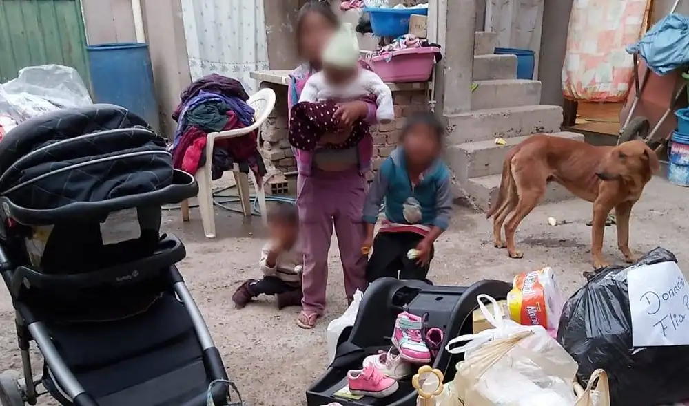 Los pequeños recibieron alimentos, coches y más por parte de los vecinos. Foto: VOCES LIBRES Los pequeños recibieron alimentos, coches y más por parte de los vecinos. Foto: VOCES LIBRES