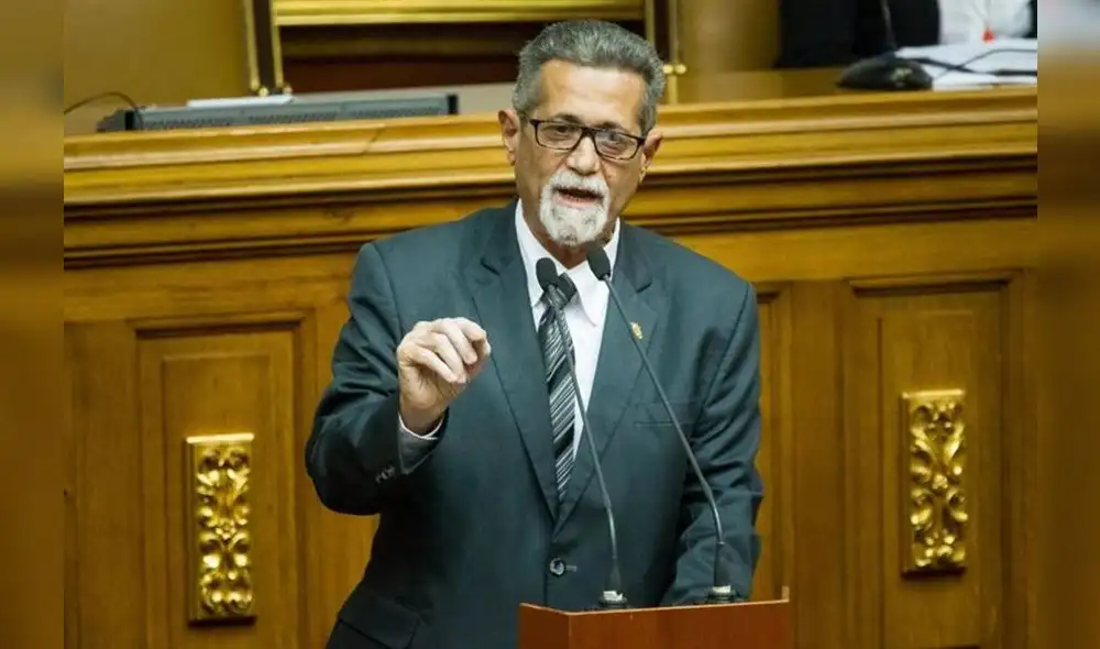 Américo de Grazia publica video donde se aprecia supuesto rescate de oro que venía en el avión siniestrado. Foto: Captura.