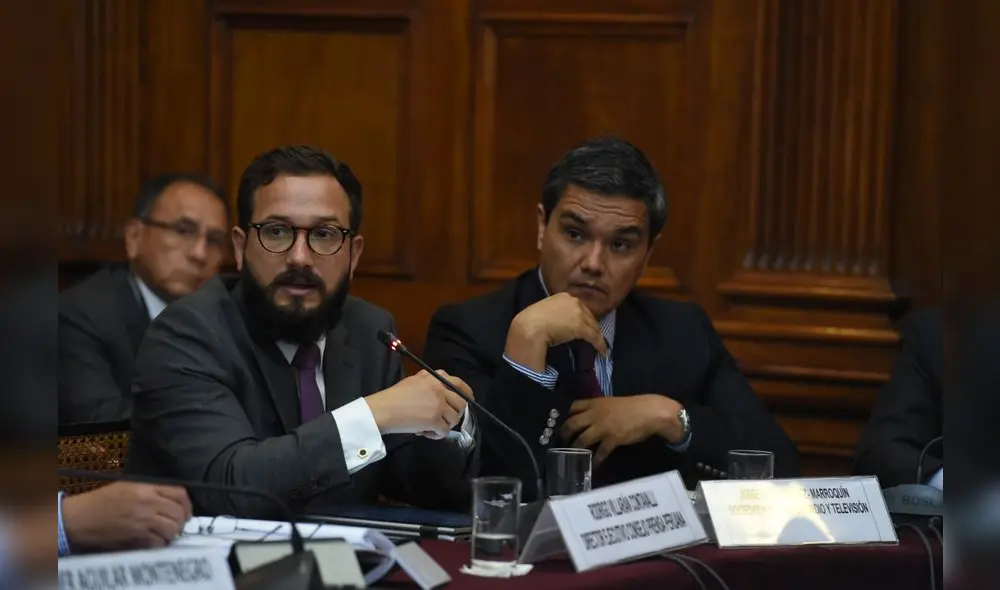 Ejecutivo presenta mañana recurso ante el TC; expertos piden su derogatoria Ejecutivo presenta mañana recurso ante el TC; expertos piden su derogatoria