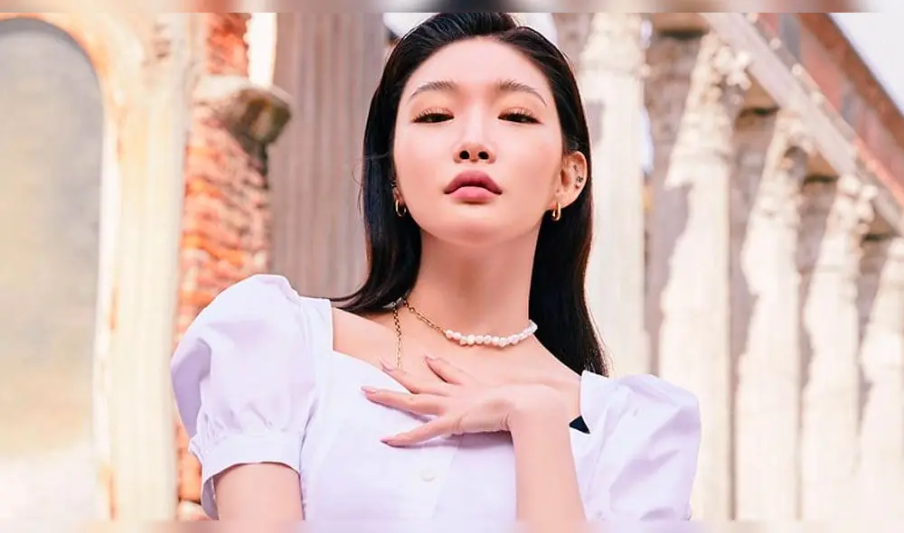 ‘Doce horas con Chungha’ se titula el reportaje fotográfico con la estrella K-pop realizado por Singles Magazine para su edición de abril 2020.