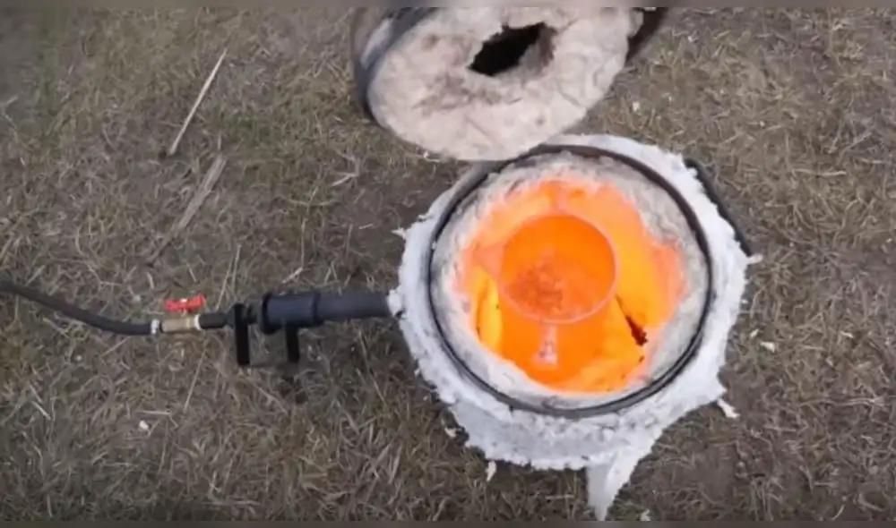 Facebook viral: realiza peligroso experimento con sandía y lava caliente que no debes imitar [VIDEO]