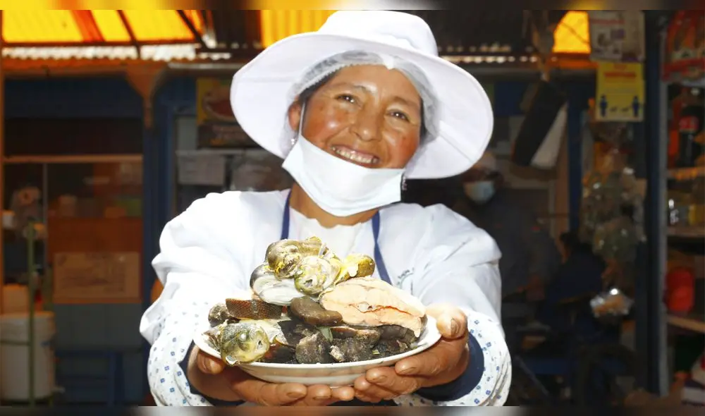 Puno. Ana Humpire desde hace varios años ofrece el delicioso caldo de carachi en el mercado Bellaviste. Foto: Juan Carlos Cisneros Puno. Ana Humpire desde hace varios años ofrece el delicioso caldo de carachi en el mercado Bellaviste. Foto: Juan Carlos Cisneros