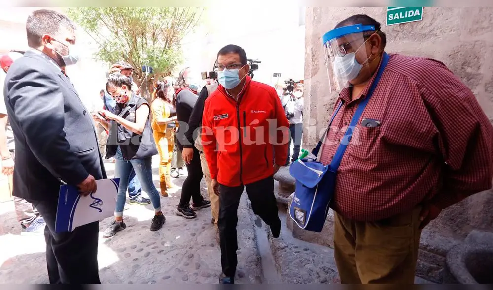 Ministro Montenegro arribó a la Ciudad Blanca para reunirse con autoridades arequipeñas. Créditos foto: Oswald Charca/La Republica.