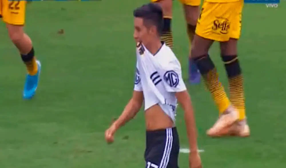 El Chorri Palacios manifestó su lamento al ver cómo su hijo falló una increíble ocasión de gol para Sporting Cristal. | Foto: Gol Perú