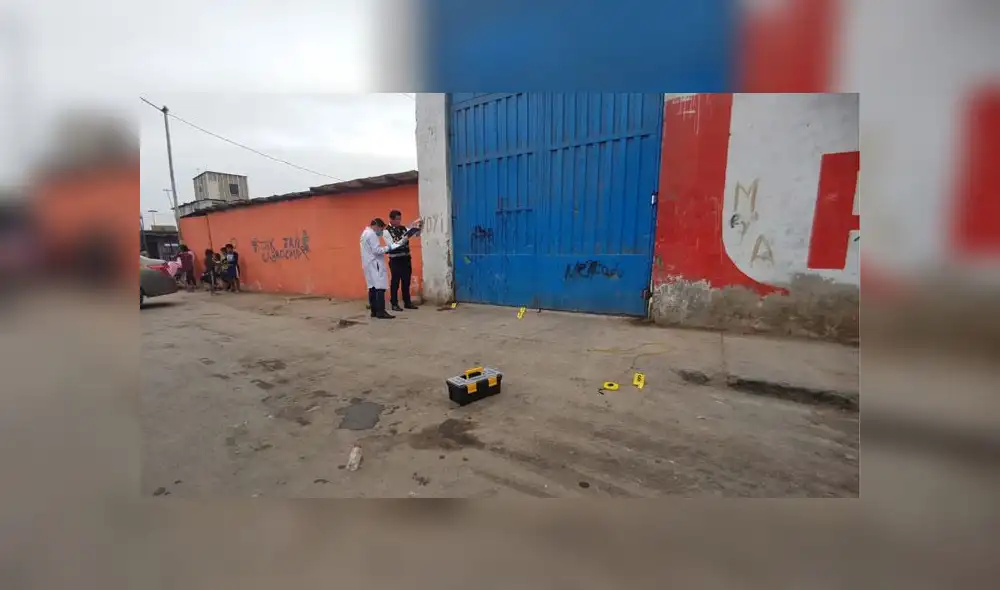 Peritos en Criminalística llegaron hasta la zona para iniciar las averiguaciones. (Foto: Grace Mora / La República)