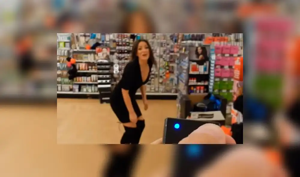 Sorpresa en YouTube por extraño regalo de joven a su novia 