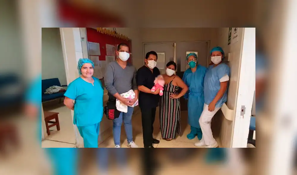 Médicos del Hospital Negreiros junto con los padres y su pequeña. Foto: EsSalud Médicos del Hospital Negreiros junto con los padres y su pequeña. Foto: EsSalud