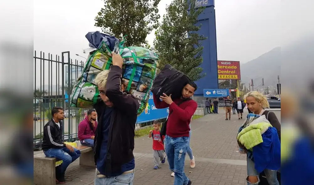 Familias venezolanas arriban al terminal de Plaza Norte [FOTOS]