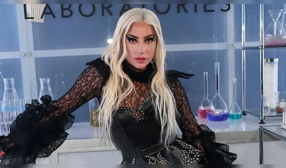 Lady Gaga corre por casino vestida de unicornio [VIDEO]