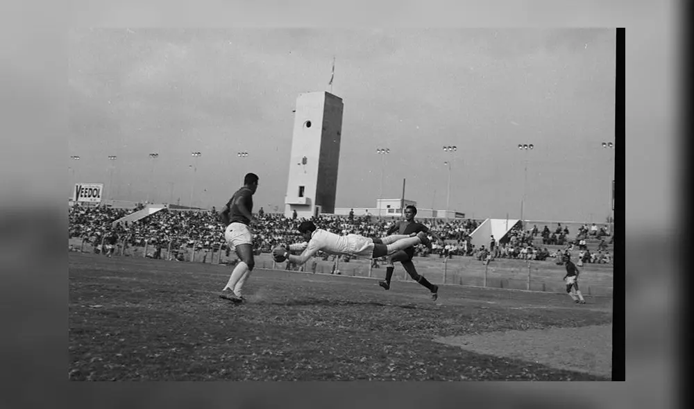 Partido de FBC Melgar en el estadio Melgar en el año 1964 Partido de FBC Melgar en el estadio Melgar en el año 1964