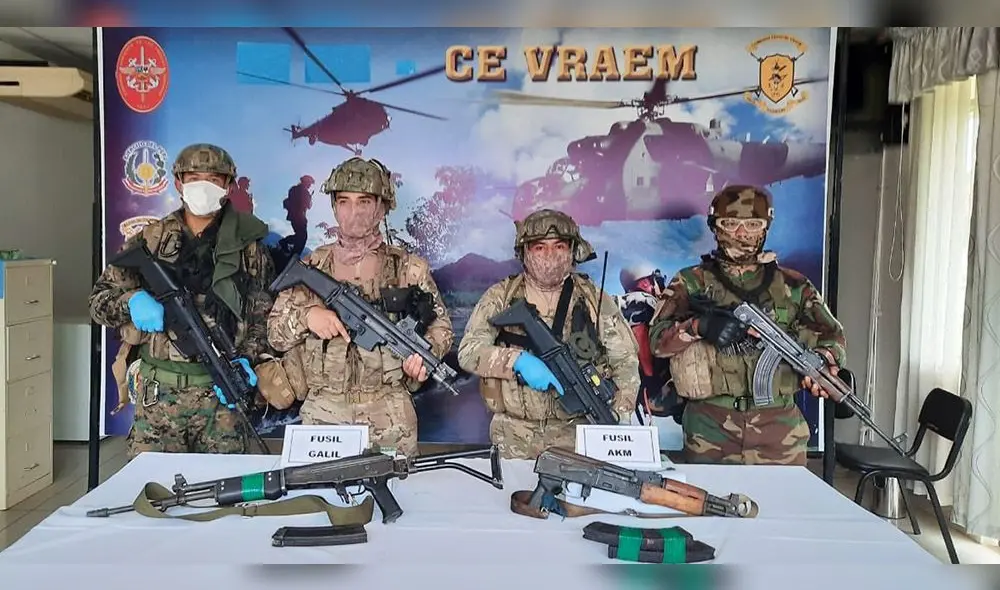 Los uniformados incautaron dos fusiles abastecidos de municiones además de varios otros equipos. Foto: Fuerzas Armadas.