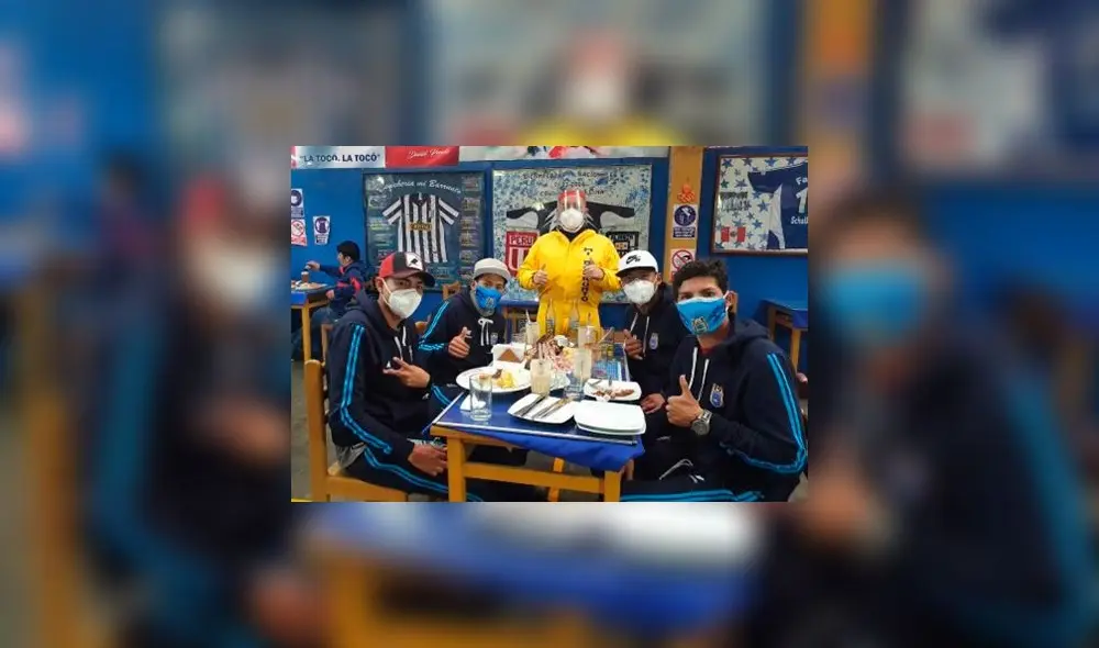 Jugadores de Binacional se exhibieron así en una cevichería en Lima