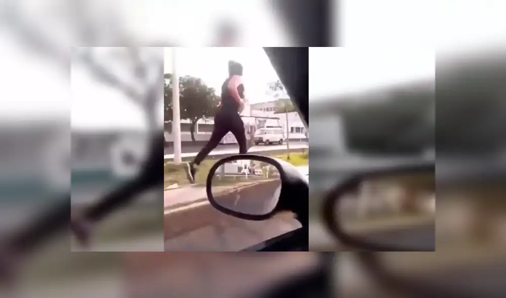 Grupo de amigos a bordo de un auto se percataron de la lentitud del corredor y lo trataron de animar con un gracioso gesto que se ha hecho viral en Facebook Grupo de amigos a bordo de un auto se percataron de la lentitud del corredor y lo trataron de animar con un gracioso gesto que se ha hecho viral en Facebook