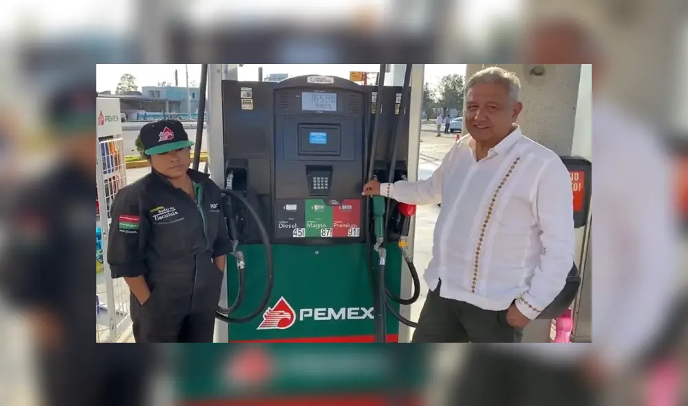 AMLO visitó la estación de servicio de Pemex en Tlacolula, Oaxaca, para grabar un mensaje sobre la reducción del precio de la gasolina.