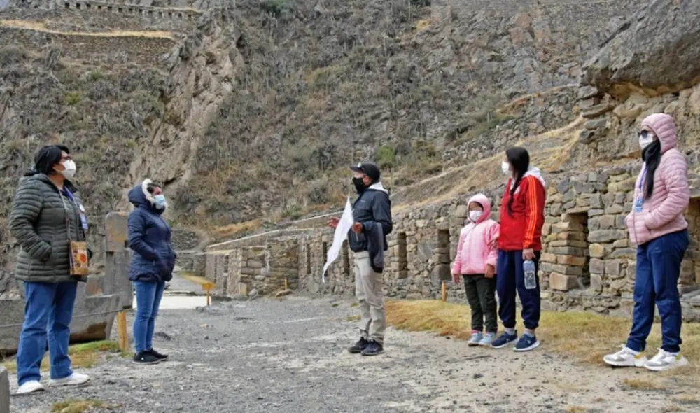 Profesionales y trabajadores fueron llevados en varios grupos. Foto: difusión Profesionales y trabajadores fueron llevados en varios grupos. Foto: difusión