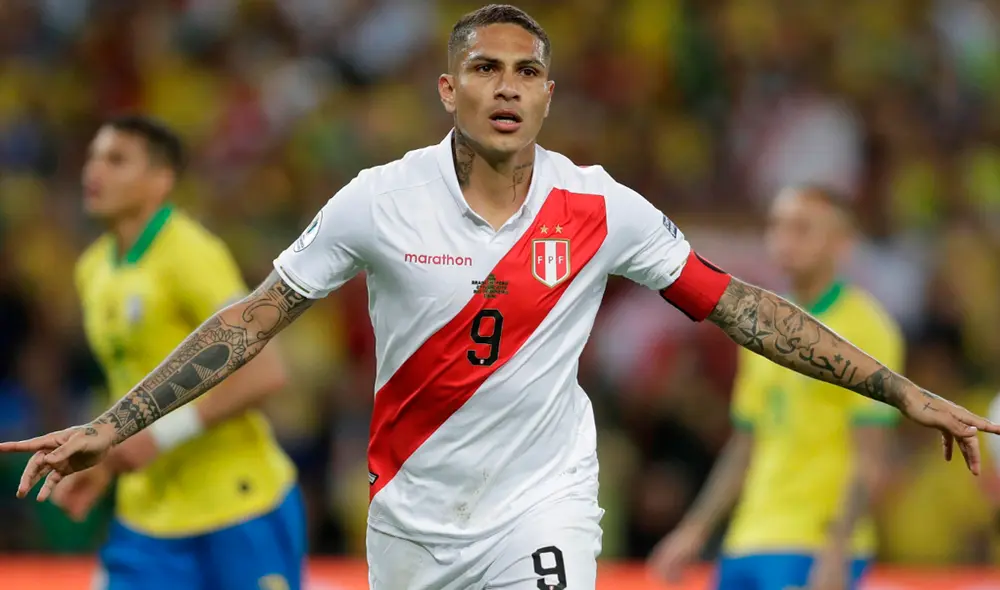 Paolo Guerrero recibe saludo de la FIFA.