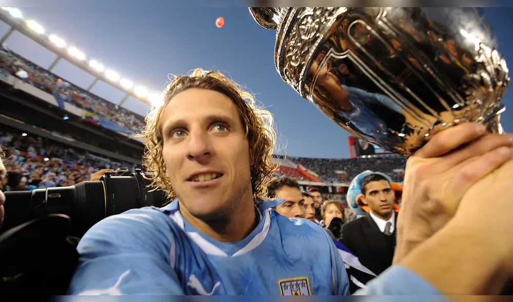 Diego Forlán y el día que anotó un doblete para que Uruguay se proclame campeón de América en 2011. Foto: AFP