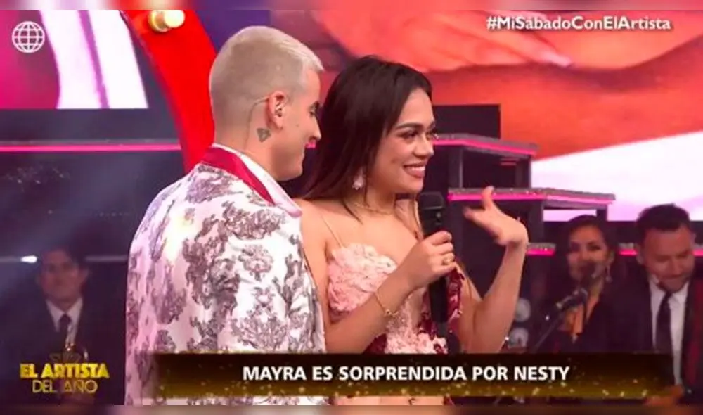 El cubano se le declaró a la joven cantante durante la gala del programa El cubano se le declaró a la joven cantante durante la gala del programa