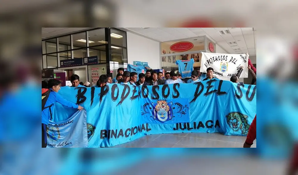 Un grupo considerable de hinchas llegaron hasta el aeropuerto de Juliaca para despedir al equipo. Un grupo considerable de hinchas llegaron hasta el aeropuerto de Juliaca para despedir al equipo.