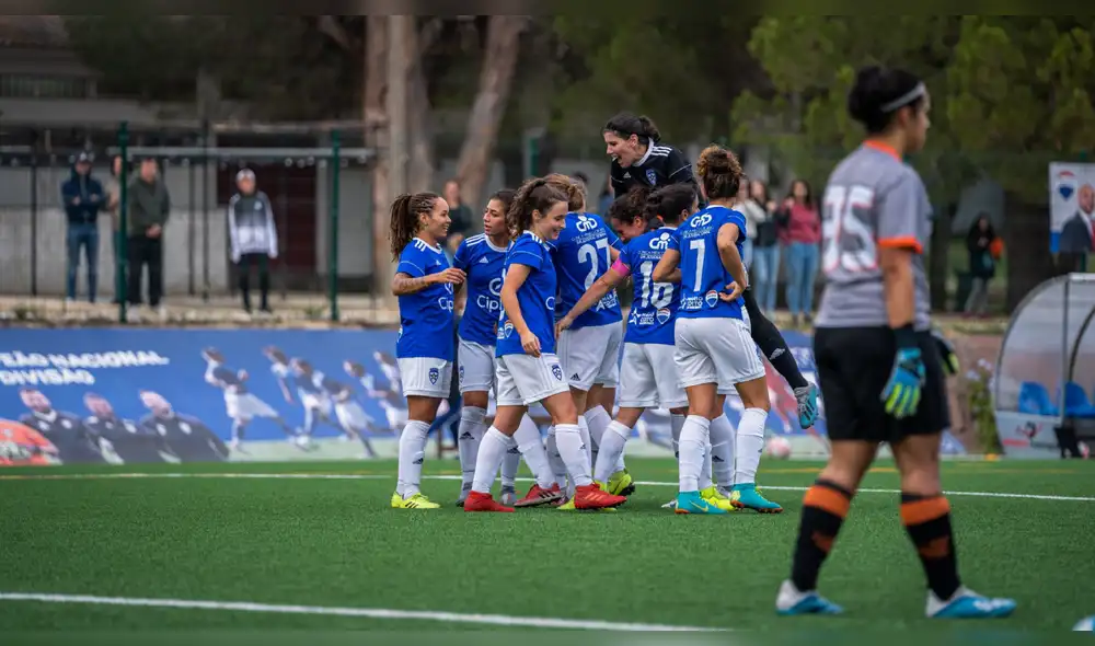 Liliana Neyra logró el Ascenso en el fútbol de Portugal con el Amora FC.