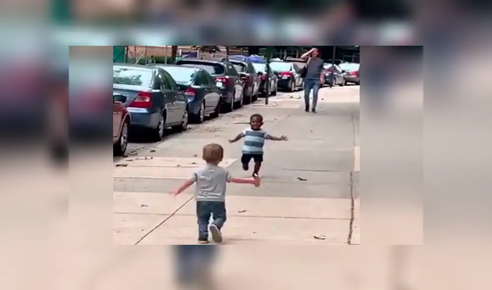 Video es viral en YouTube. Dos pequeños se volvieron amigos inseparables, al punto de que dos días para ellos fue una eternidad y este conmovedor abrazo lo prueba. Foto: Captura. Video es viral en YouTube. Dos pequeños se volvieron amigos inseparables, al punto de que dos días para ellos fue una eternidad y este conmovedor abrazo lo prueba. Foto: Captura.