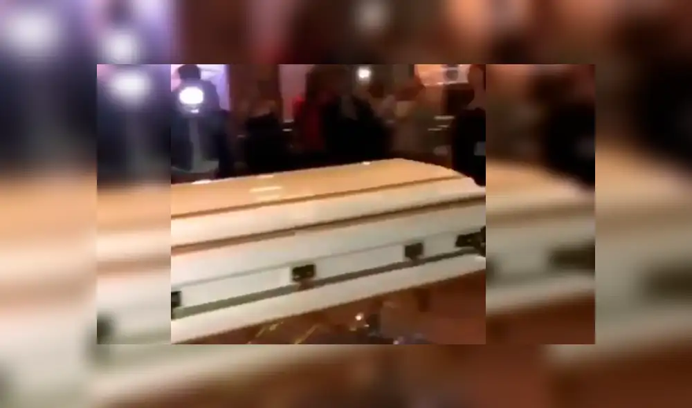 Video es viral en YouTube. El peculiar ingresó de la mujer fue ovacionado por algunos asistentes e internautas, quienes celebraron la “épica entrada” de la novia Video es viral en YouTube. El peculiar ingresó de la mujer fue ovacionado por algunos asistentes e internautas, quienes celebraron la “épica entrada” de la novia
